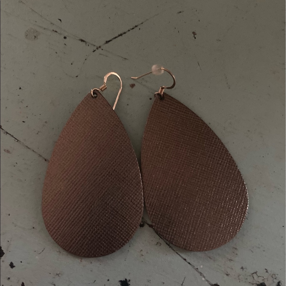 Nickel & Suede Bronze Leaf Leather Earrings (M)